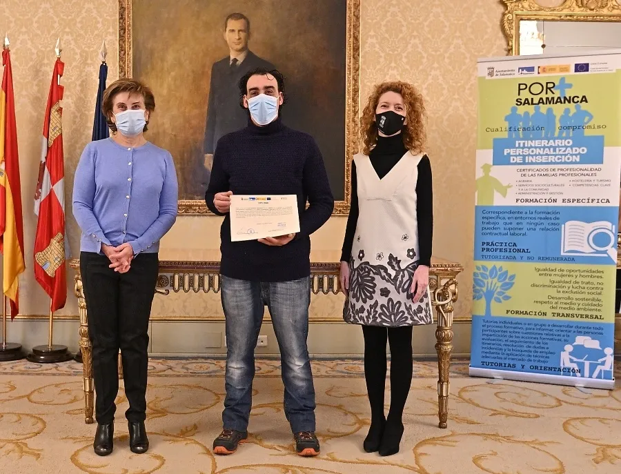 Foto 4 - El Ayuntamiento entrega los diplomas de un nuevo Certificado de Profesionalidad, impartido por...