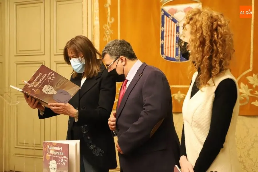 Foto 2 - &lsquo;Aguamiel y Filigrana&rsquo;, los poemas de Juan Carlos L&oacute;pez Pinto a beneficio de la Asociaci&oacute;n...