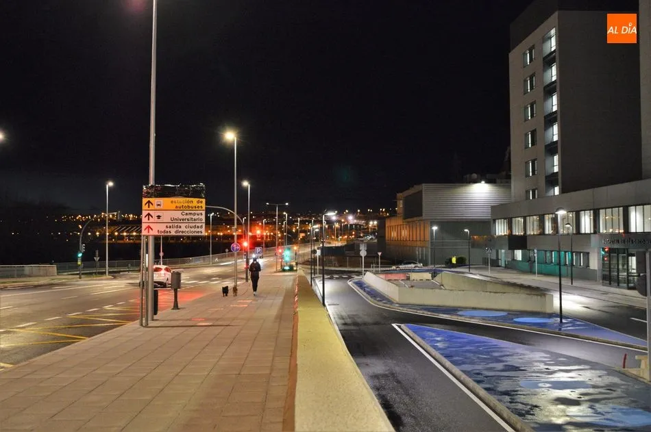 Foto 4 - Encendido del r&oacute;tulo del nuevo edificio del Hospital Universitario de Salamanca&nbsp;
