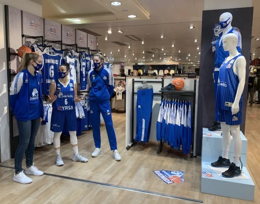 Nuevo espacio del CB Perfumerías Avenida en la planta de Deportes de El Corte Inglés