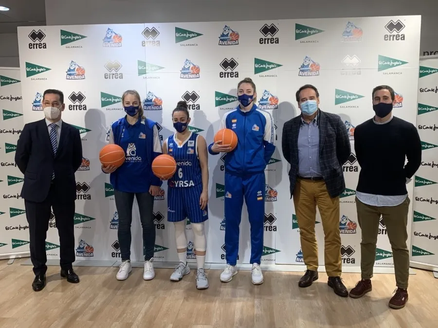 Foto 2 - Inaugurado el primer espacio de venta de &lsquo;merchandising&rsquo; del CB Avenida en El Corte Ingl&eacute;s