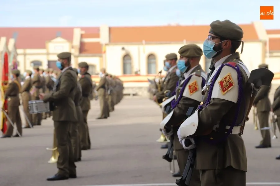 Foto 10 - El Teniente Coronel Ignacio Garc&iacute;a L&oacute;pez asume el mando del Regimiento de Especialidades de...