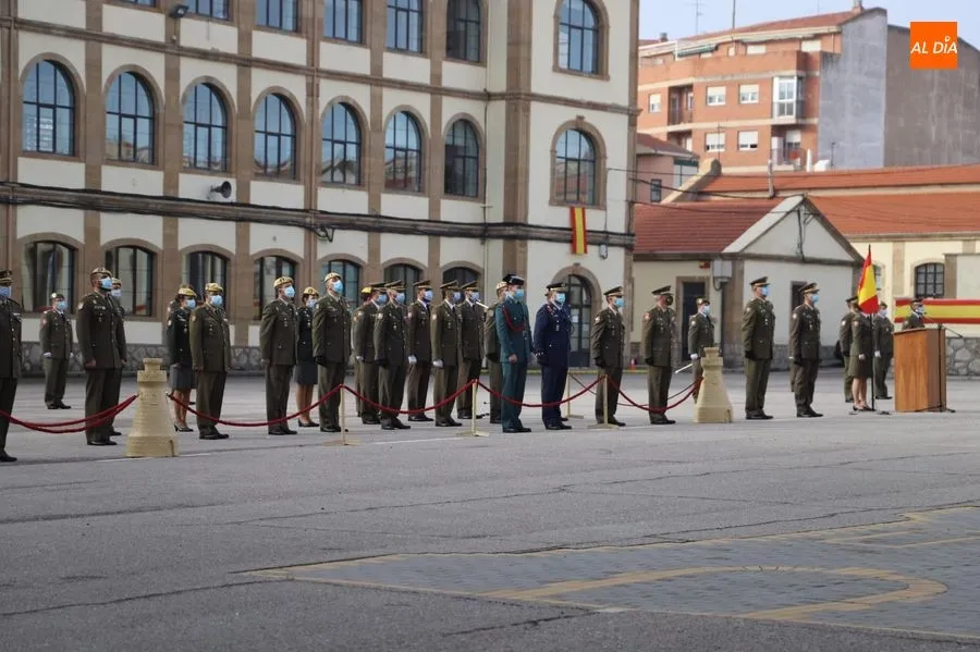Foto 7 - El Teniente Coronel Ignacio Garc&iacute;a L&oacute;pez asume el mando del Regimiento de Especialidades de...