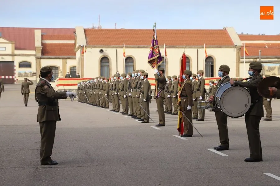 Foto 6 - El Teniente Coronel Ignacio Garc&iacute;a L&oacute;pez asume el mando del Regimiento de Especialidades de...