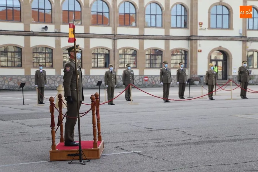 Foto 3 - El Teniente Coronel Ignacio Garc&iacute;a L&oacute;pez asume el mando del Regimiento de Especialidades de...