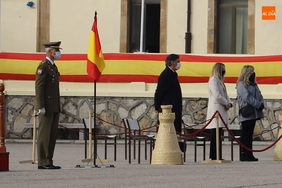 Foto 2 - El Teniente Coronel Ignacio Garc&iacute;a L&oacute;pez asume el mando del Regimiento de Especialidades de...