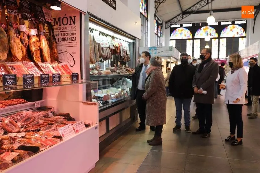 Foto 2 - La subdelegada del Gobierno anuncia refuerzos policiales para garantizar las compras navide&ntilde;as...