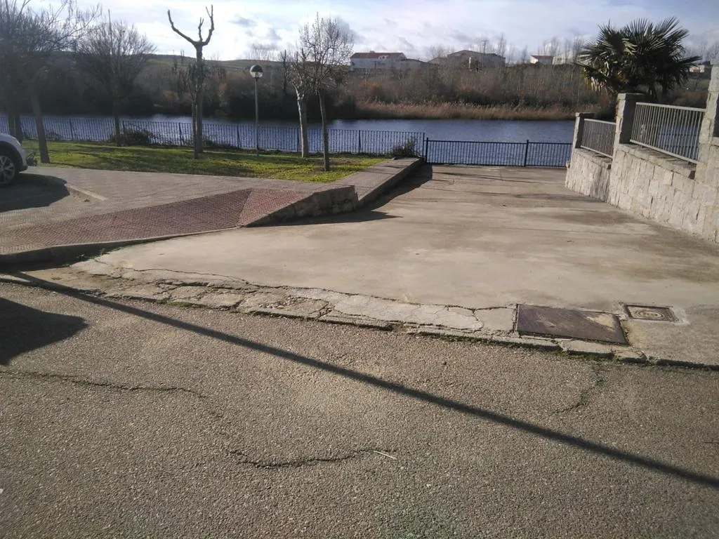 Foto 2 - Mejoras del firme en El Pinar de Alba y en otros puntos del t&eacute;rmino municipal&nbsp;  