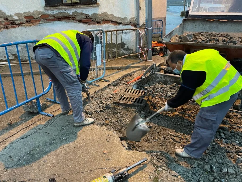 Trabajo de mejora del firme en Alba de Tormes