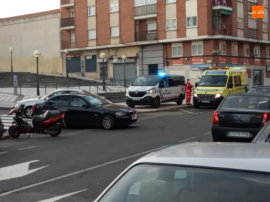 Foto 2 - Herido un motorista tras colisionar contra un turismo en la carretera de Ledesma&nbsp;