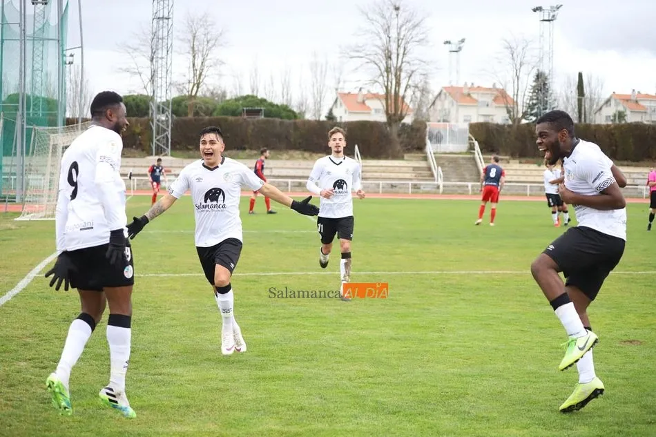 Foto 3 - El Salamanca UDS B acaba firmando tablas con el Bembibre para despedir el 2020 (1-1)