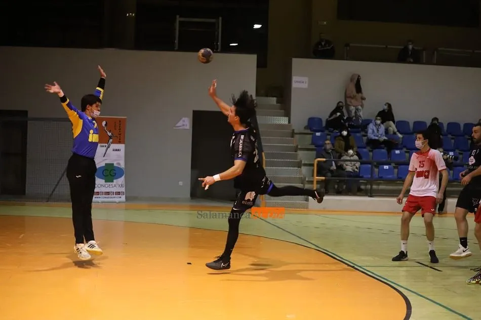 El conjunto salmantino firmó un buen encuentro frente al IMQ - Fotos: Lydia González