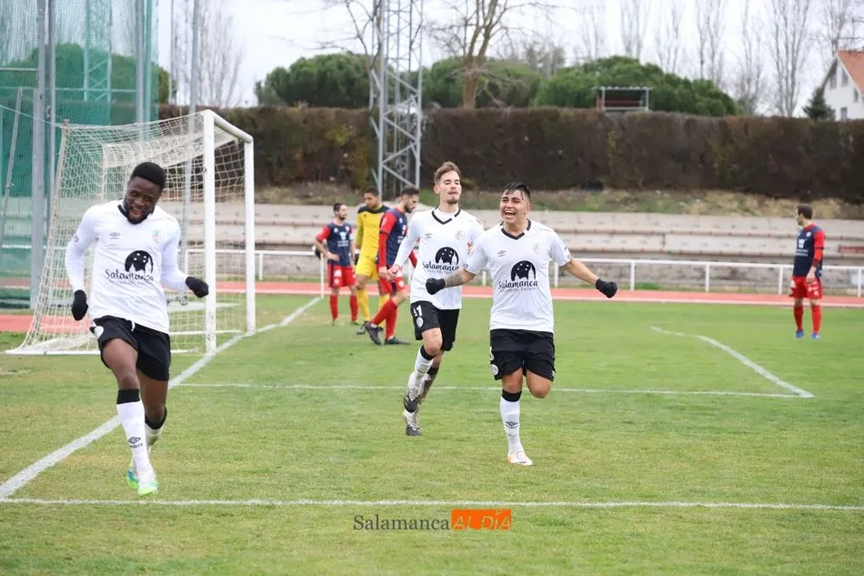 Foto 8 - El Salamanca UDS B acaba firmando tablas con el Bembibre para despedir el 2020 (1-1)