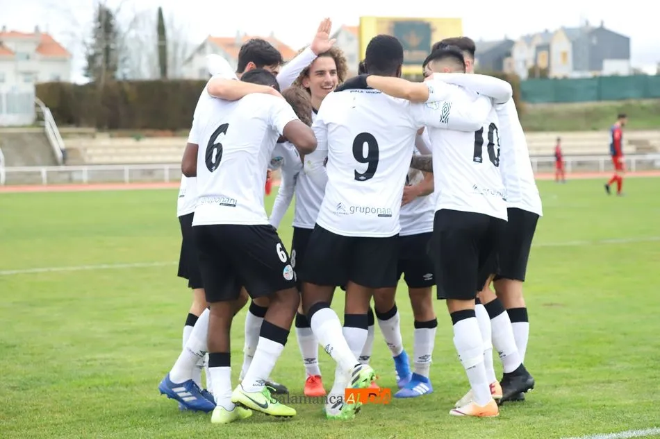 Foto 4 - El Salamanca UDS B acaba firmando tablas con el Bembibre para despedir el 2020 (1-1)