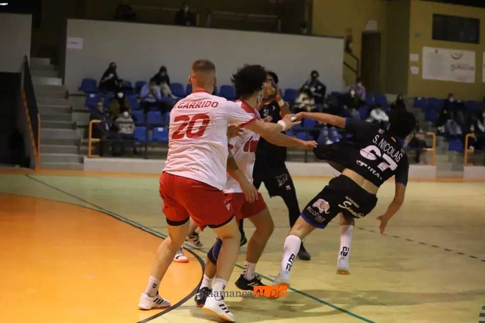 Foto 2 - Firme victoria del BM Salamanca frente al Grupo IMQ (35-22)