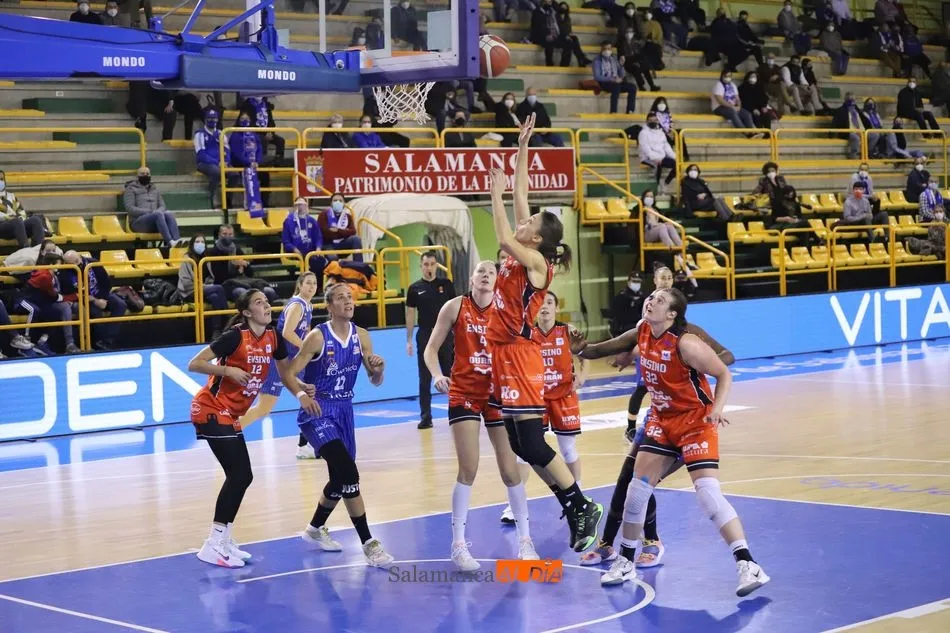 Foto 4 - Aplastante victoria del Perfumer&iacute;as Avenida frente al Ensino (80-45)