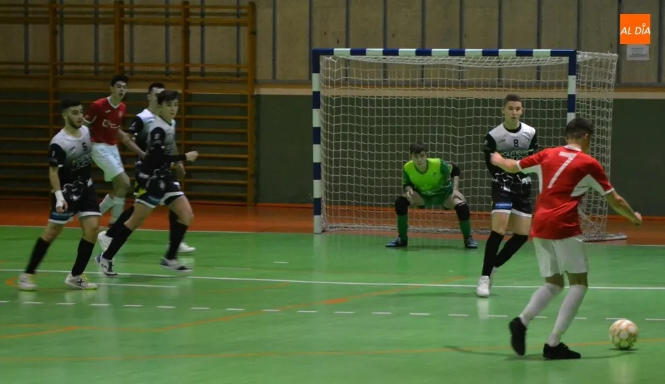Foto 9 - El III Juvenil no pasa del empate ante el River al no estar tan atinado al final como en su...