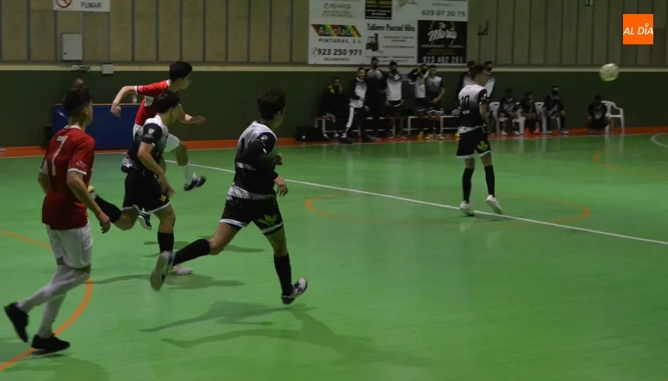 Foto 3 - El III Juvenil no pasa del empate ante el River al no estar tan atinado al final como en su...