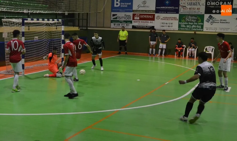 Foto 5 - El III Juvenil no pasa del empate ante el River al no estar tan atinado al final como en su...