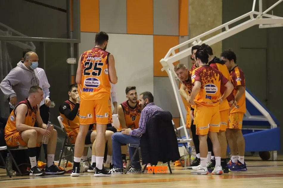 Foto 11 - El Aquimisa Carbajosa se deshace del Innova Chef con buen juego y triples (74-57)