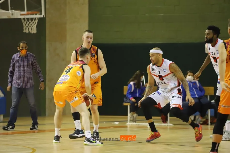 Foto 8 - El Aquimisa Carbajosa se deshace del Innova Chef con buen juego y triples (74-57)