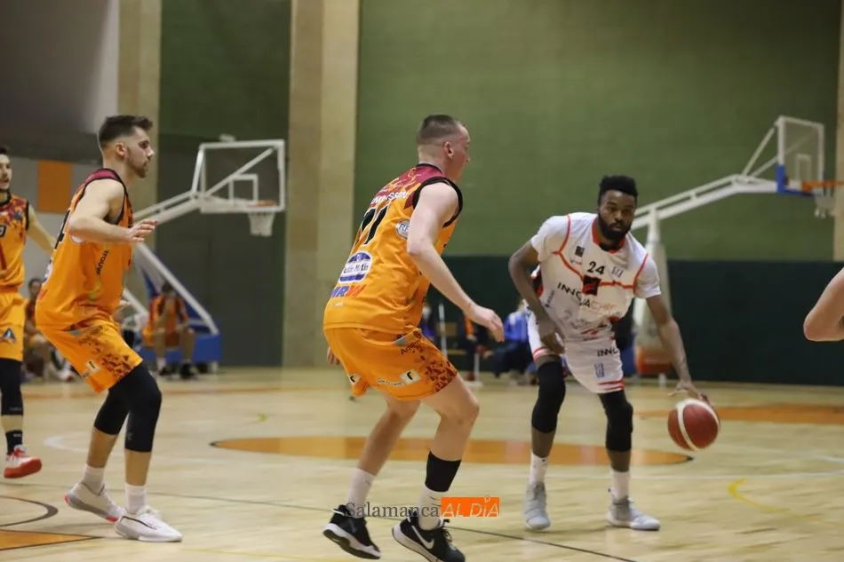 Foto 7 - El Aquimisa Carbajosa se deshace del Innova Chef con buen juego y triples (74-57)