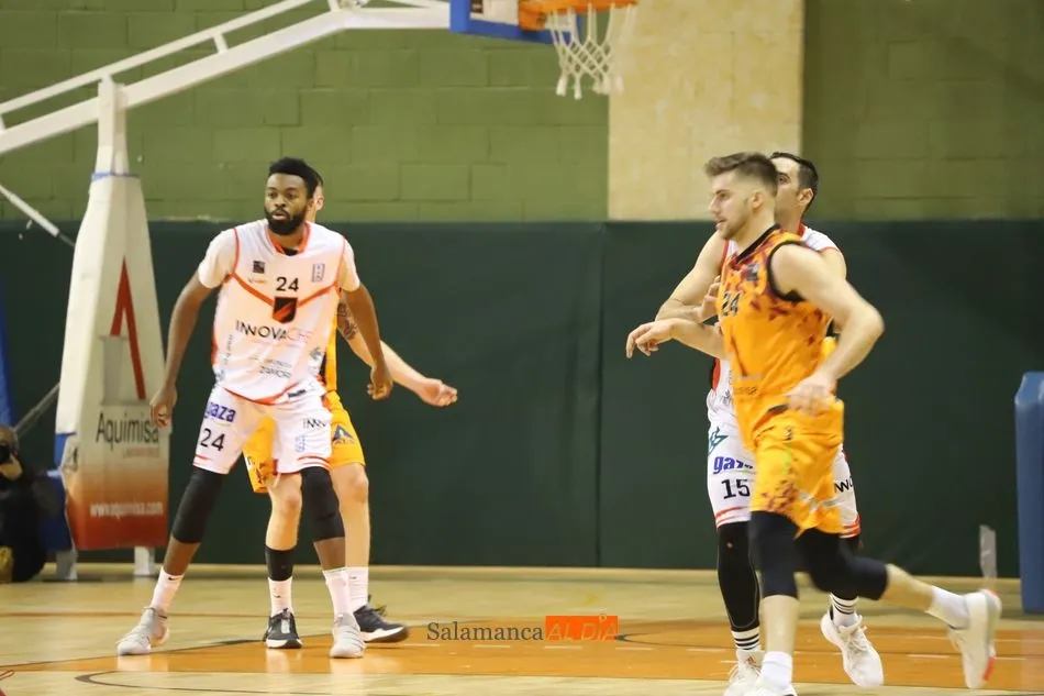 Foto 6 - El Aquimisa Carbajosa se deshace del Innova Chef con buen juego y triples (74-57)
