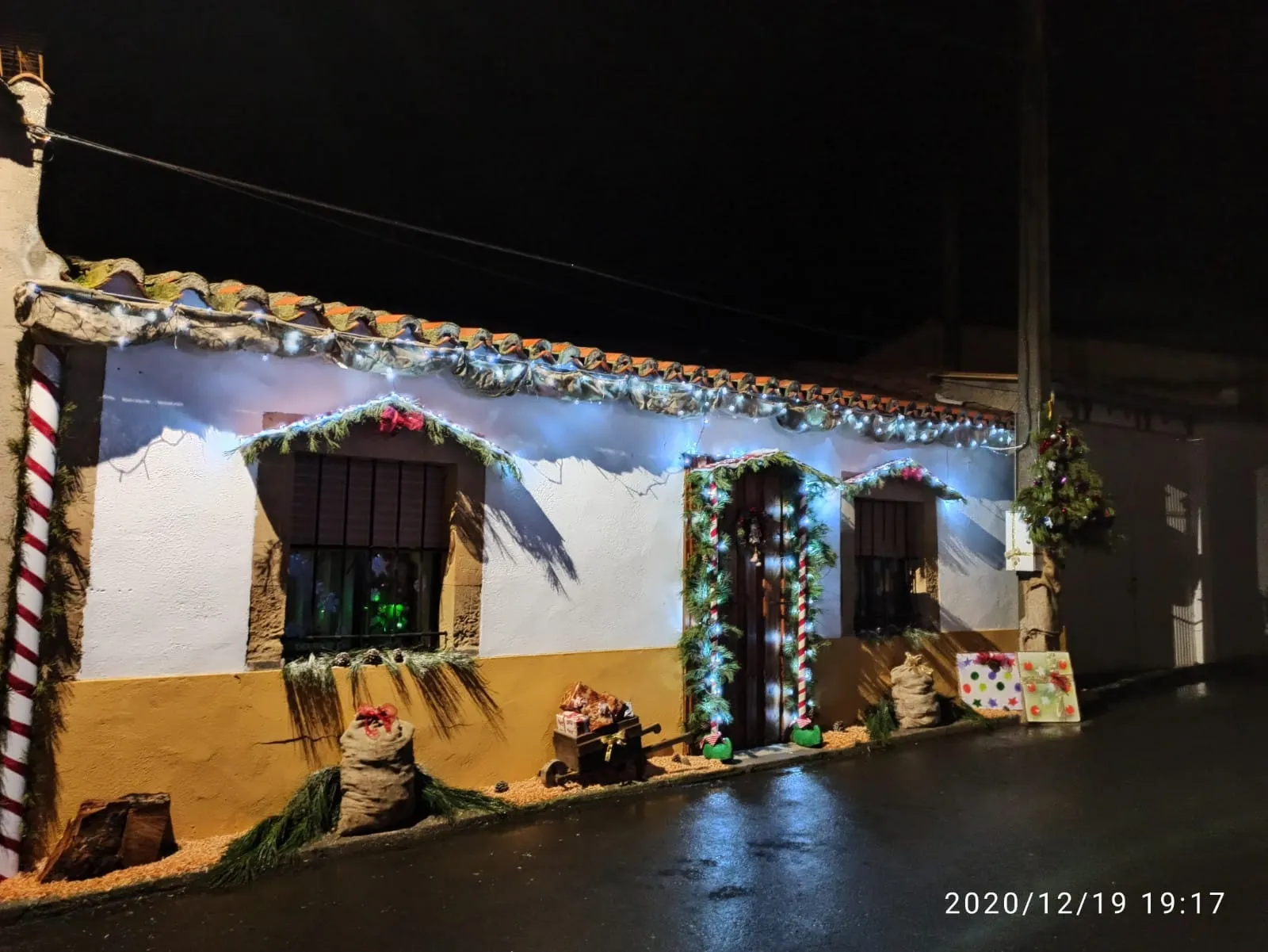Foto 4 - Derroche de creatividad en el concurso de decoraci&oacute;n navide&ntilde;a de fachadas de Aldearrubia  