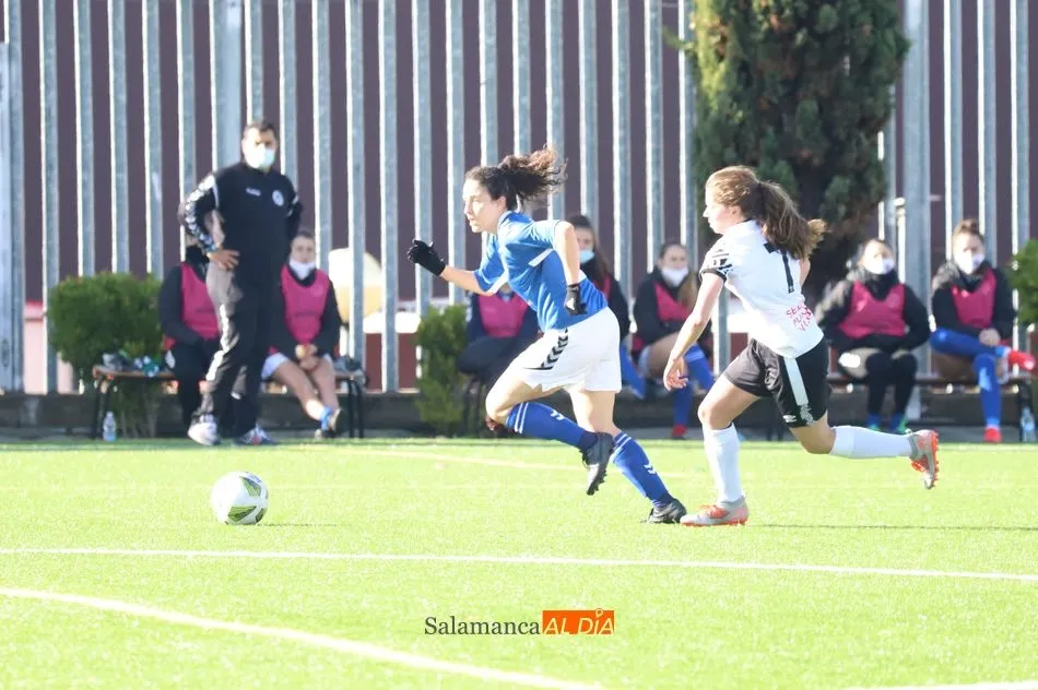 Foto 8 - El CD Salamanca femenino planta cara al Torrelodones sin &eacute;xito (1-2)