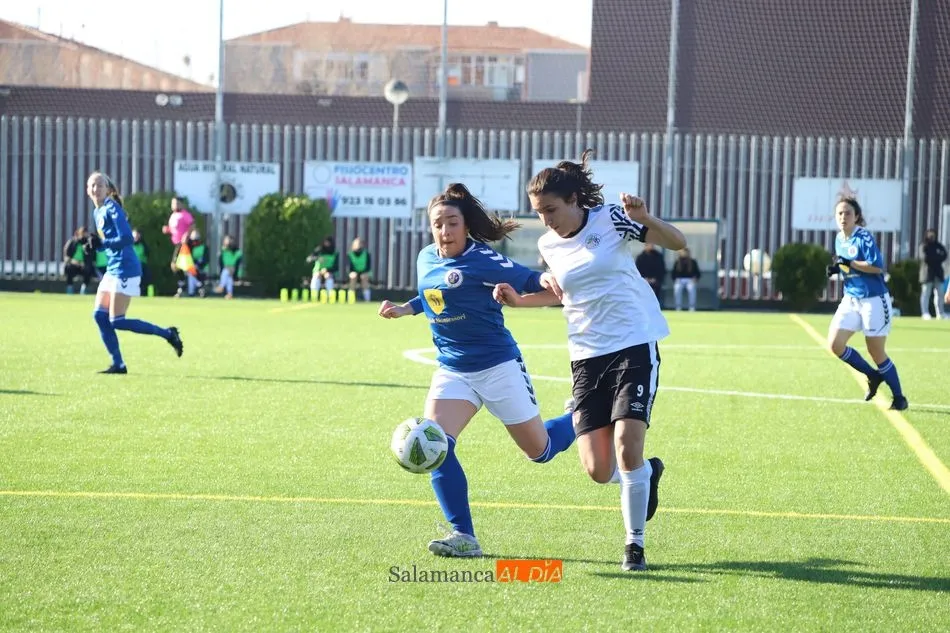 Foto 7 - El CD Salamanca femenino planta cara al Torrelodones sin &eacute;xito (1-2)