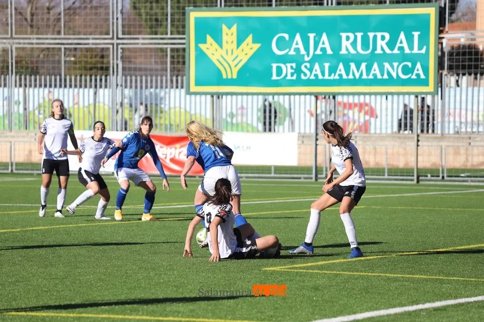 Foto 5 - El CD Salamanca femenino planta cara al Torrelodones sin &eacute;xito (1-2)