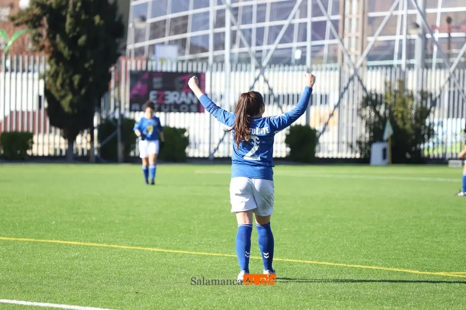 Foto 4 - El CD Salamanca femenino planta cara al Torrelodones sin &eacute;xito (1-2)