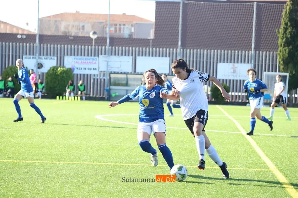 Foto 2 - El CD Salamanca femenino planta cara al Torrelodones sin &eacute;xito (1-2)