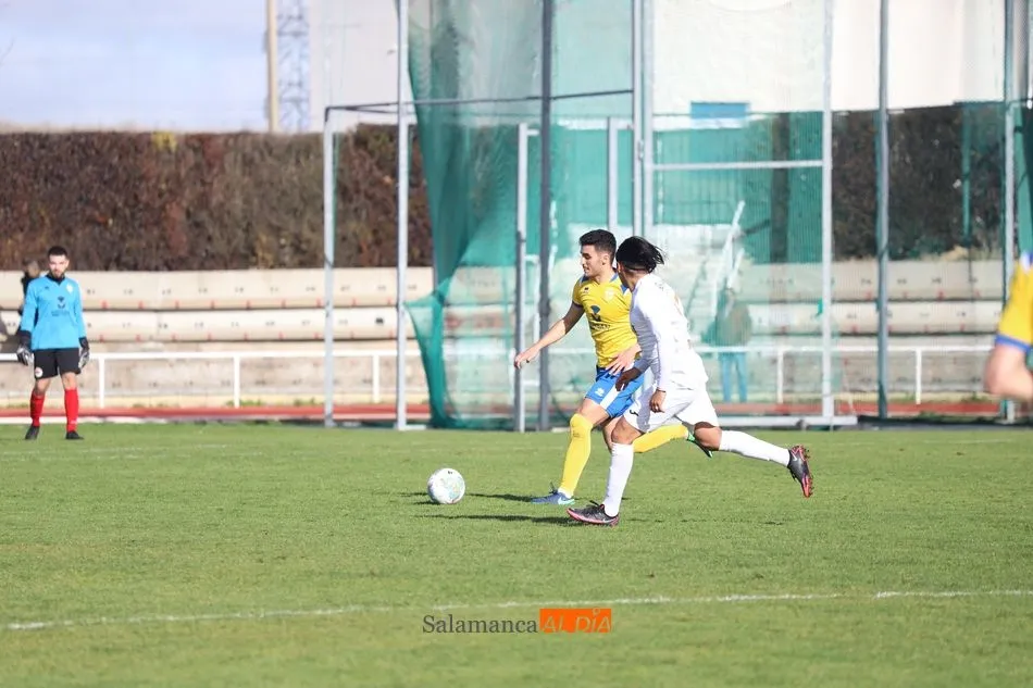 Foto 6 - El CD Ribert se adjudica el derbi ante el Monterrey y consigue su primera victoria en liga (2-0)