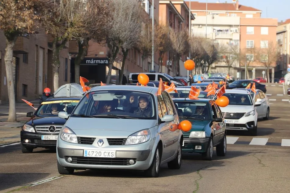 Foto 5 - La caravana contra la Ley Cela&aacute; recorre las calles de Salamanca
