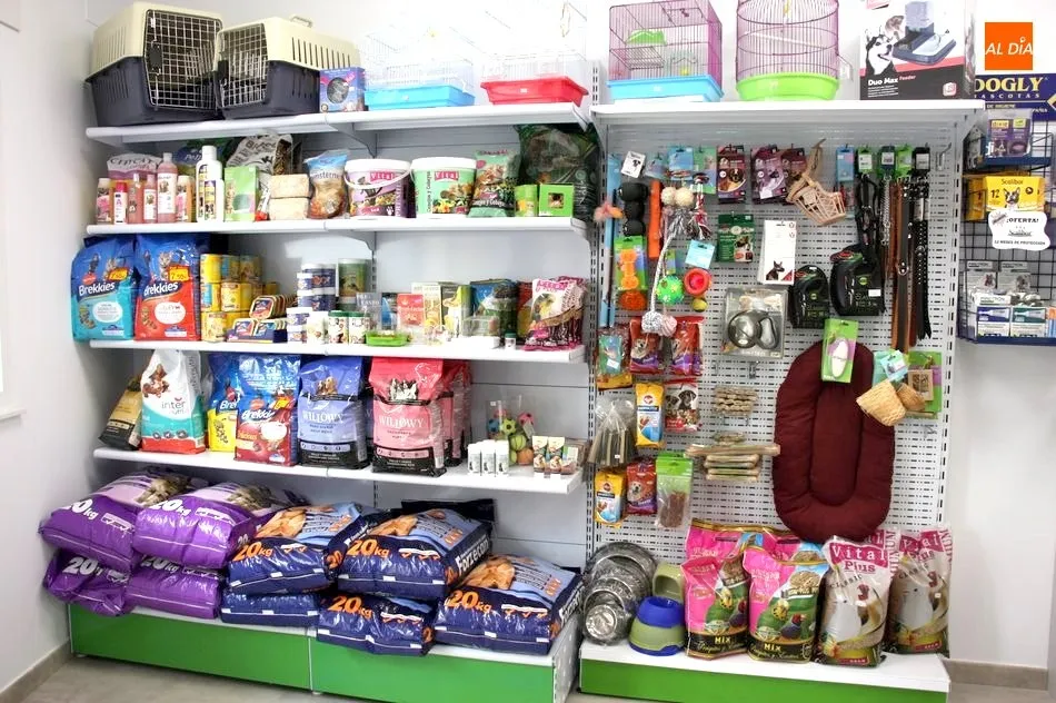 Foto 2 - Univet Comercial Veterinaria traslada su tienda en Vitigudino para mejorar su servicio  