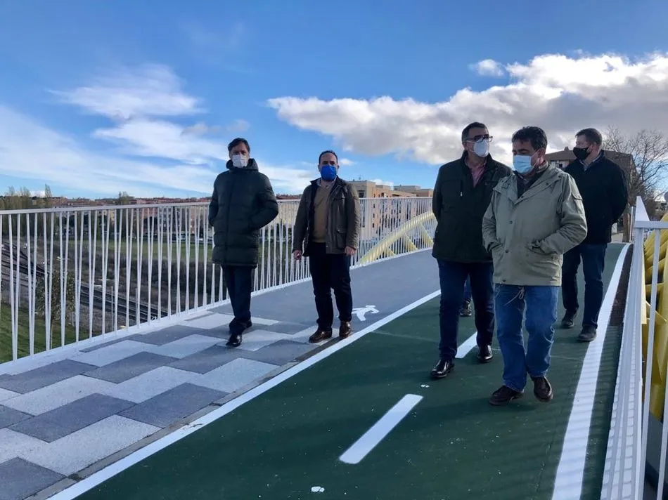 Foto 5 - El Ayuntamiento mejora la seguridad vial y la conexi&oacute;n peatonal y ciclista entre Tejares y Los...