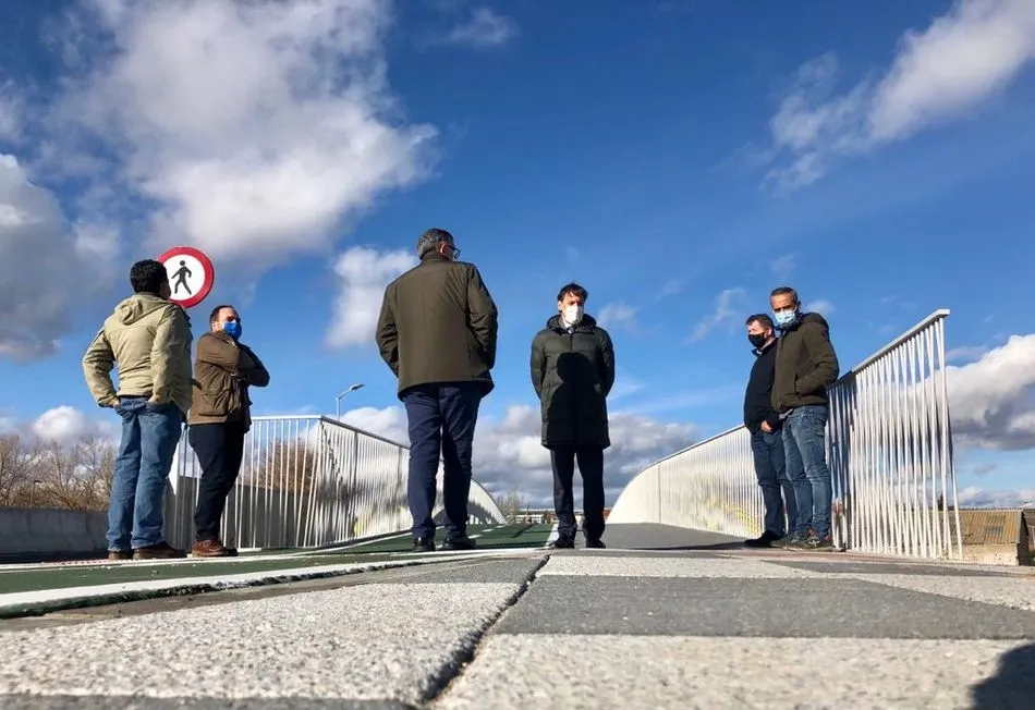 Foto 4 - El Ayuntamiento mejora la seguridad vial y la conexi&oacute;n peatonal y ciclista entre Tejares y Los...