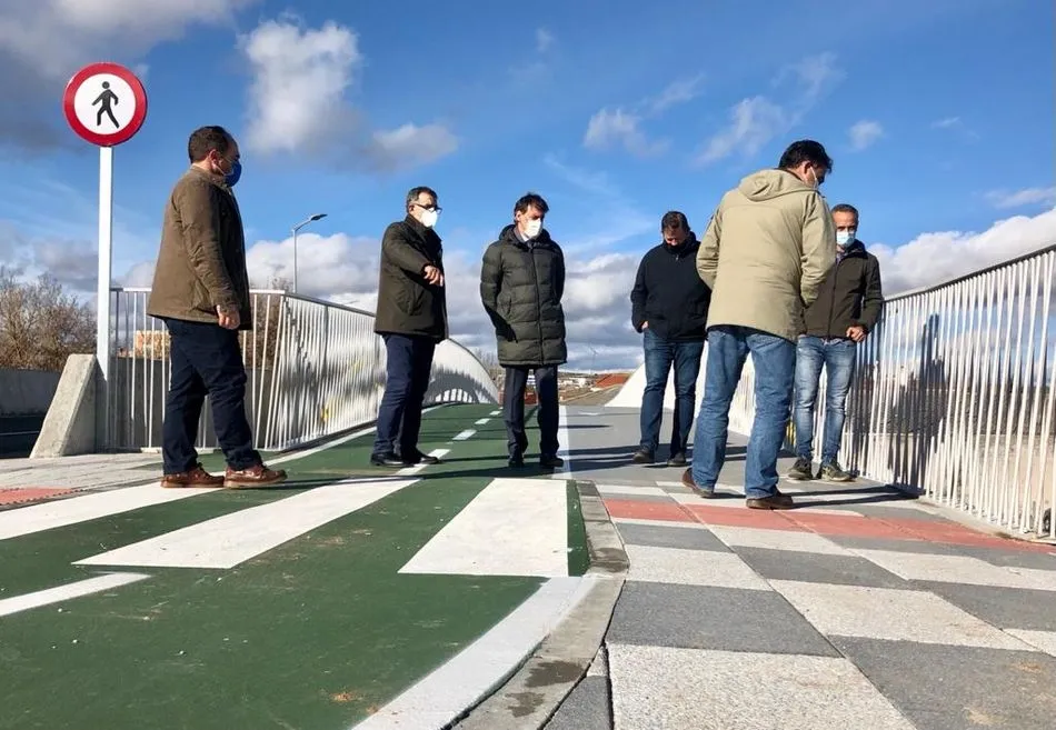 Foto 3 - El Ayuntamiento mejora la seguridad vial y la conexi&oacute;n peatonal y ciclista entre Tejares y Los...