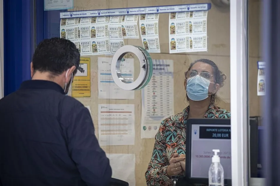 Los premios inferiores a 2.000 euros del sorteo de Navidad se pueden cobrar a partir de la tarde...