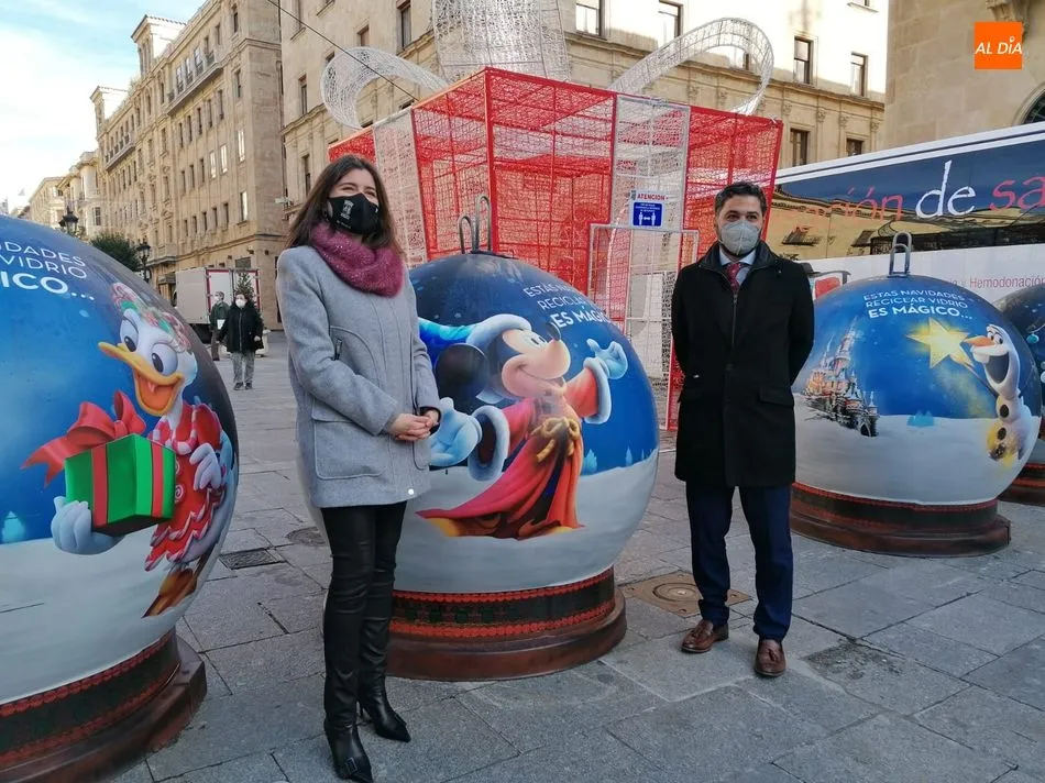 Foto 3 - Disneyland Paris y Ecovidrio conciencian a las familias salmantinas sobre la importancia del...