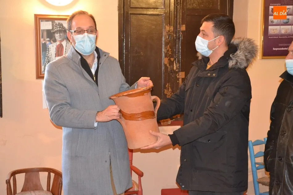 Foto 3 - El Museo del Orinal recibe cuatro nuevas piezas donadas  