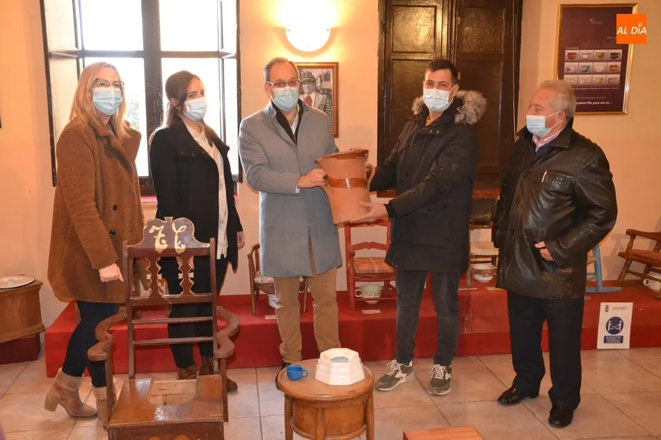 El Museo del Orinal recibe cuatro nuevas piezas donadas  