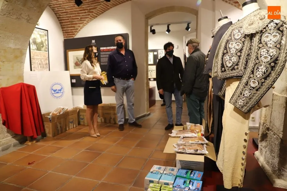 Foto 7 - &lsquo;Salamanca es Tauromaquia&rsquo; entrega 700 kilos de comida al Banco de Alimentos de la ciudad