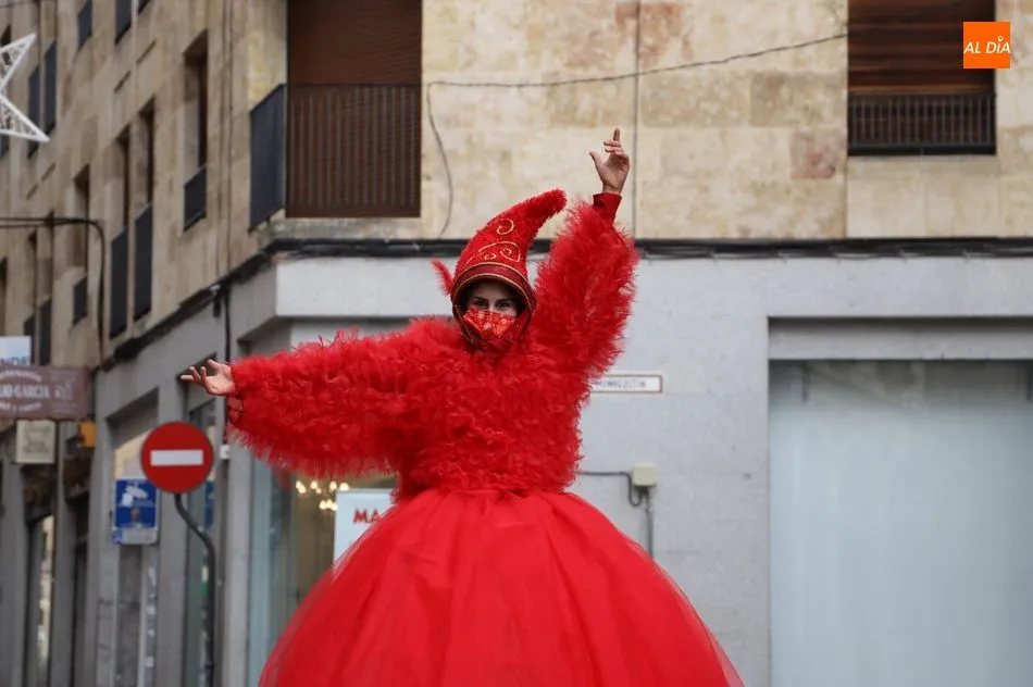 Foto 5 - Los pasacalles animan las calles comerciales de Salamanca en la antesala de la Navidad