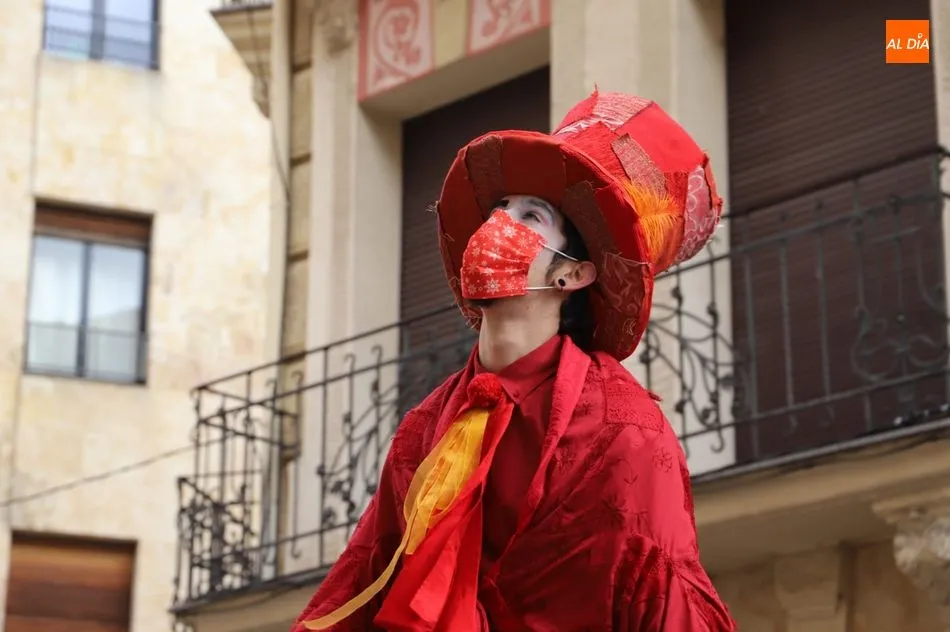 Foto 4 - Los pasacalles animan las calles comerciales de Salamanca en la antesala de la Navidad