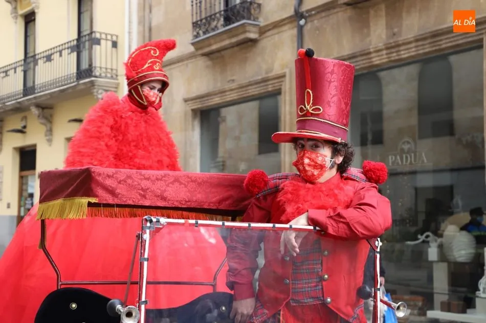 Pasacalles en las calles del centro de Salamanca. Foto: Lydia González