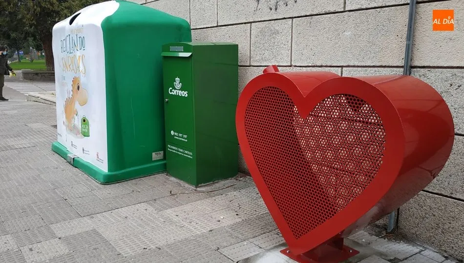 Contenedor solidario en la Carretera de Salamanca
