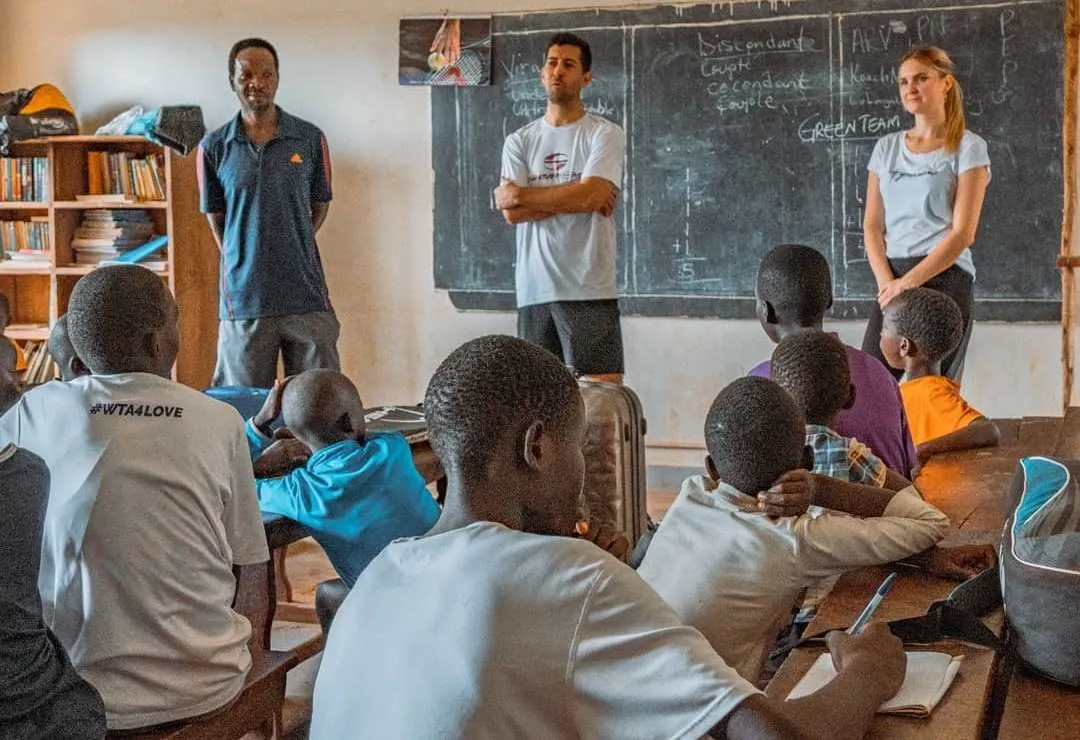 Foto 9 - El mirobrigense Arturo Mi&ntilde;ana toma parte en Uganda en un proyecto solidario con el tenis como eje  