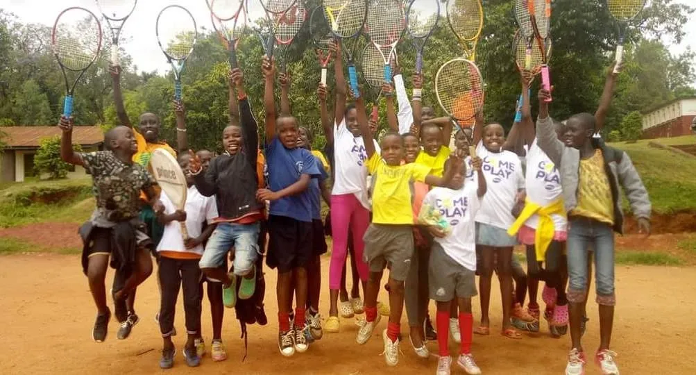 Foto 6 - El mirobrigense Arturo Mi&ntilde;ana toma parte en Uganda en un proyecto solidario con el tenis como eje  